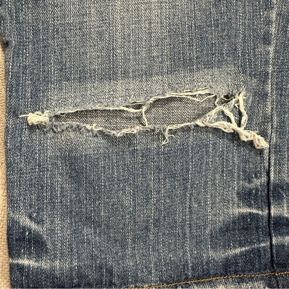 DKNY size 13 capris distressed, ripped, cotton, spring, denim - Picture 6 of 10